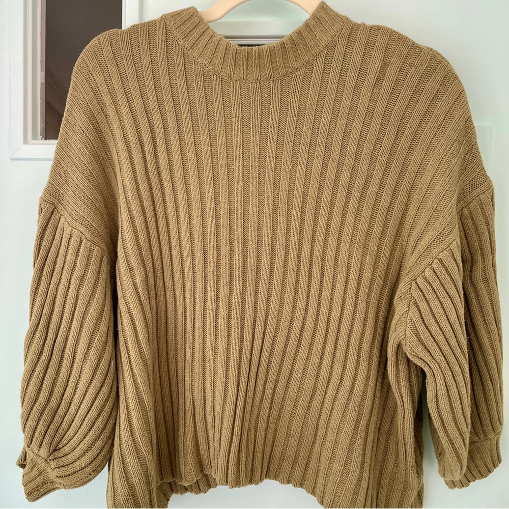 Urban Outfitters Ribbed Knit Boxy Cropped Sleeves Sweater
